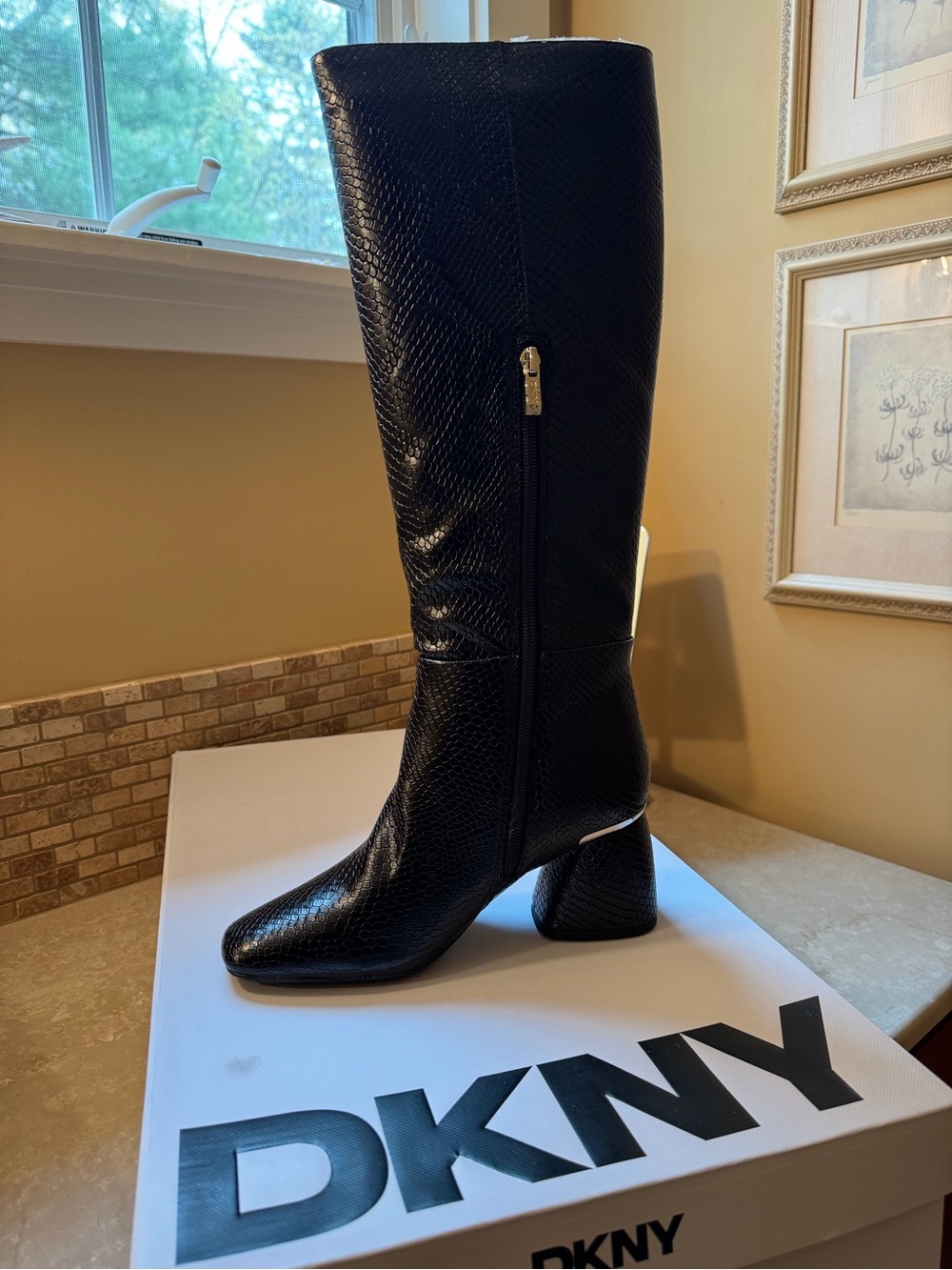 DKNY BLACK SMOOTH Women's Cana Block Heel Knee High